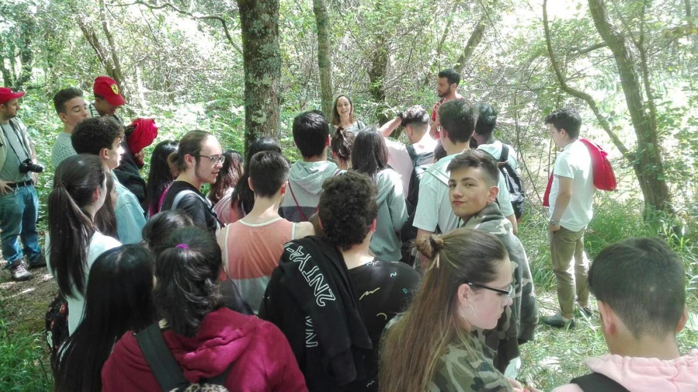 Imagen de estudiantes en una visita organizada por la Oficina de Medio Ambiente