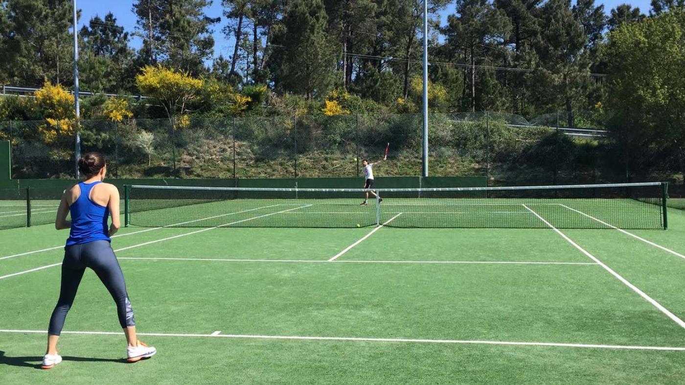 Os equipos feminino absoluto e masculino A de tenis da Universidade loitarán polo ascenso á división de ouro do tenis galego