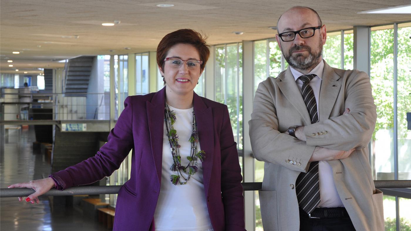 Dous docentes do campus traducen ao galego a orde europea de entrega de Carles Puigdemont