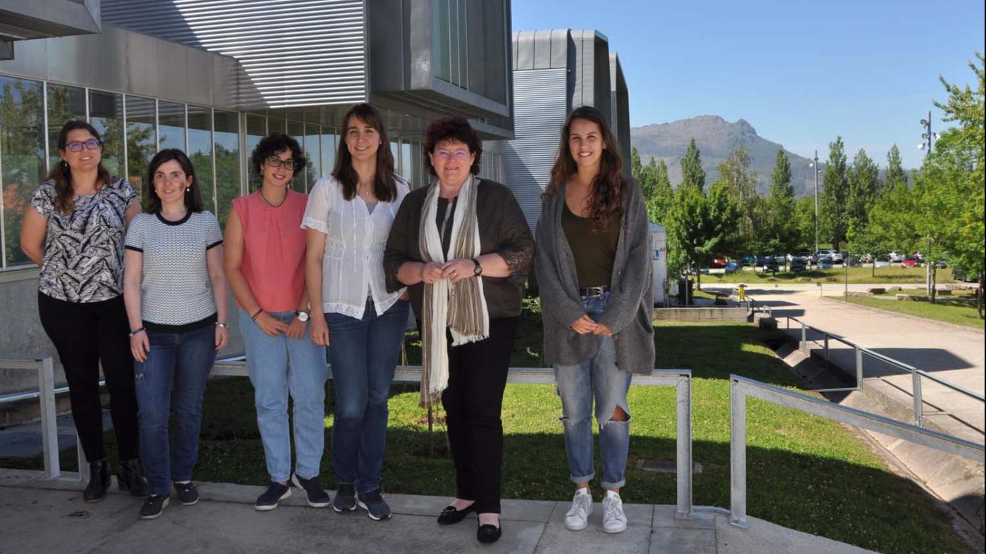 As investigadoras Jezabel Varadé, Rosana Simón, Lara Diego, Ana Igea, África González e Amparo Martínez  