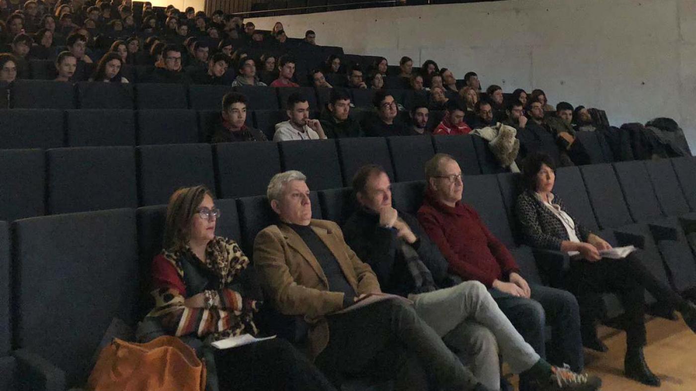 En primeira fila, docentes da Universidade de Vigo que participaron na xornada