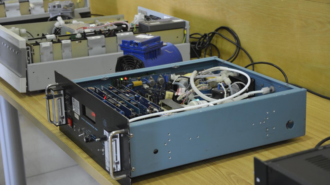 O Grupo Ephyslab recibe catro equipos científicos de medición da calidade do aire doados por Endesa