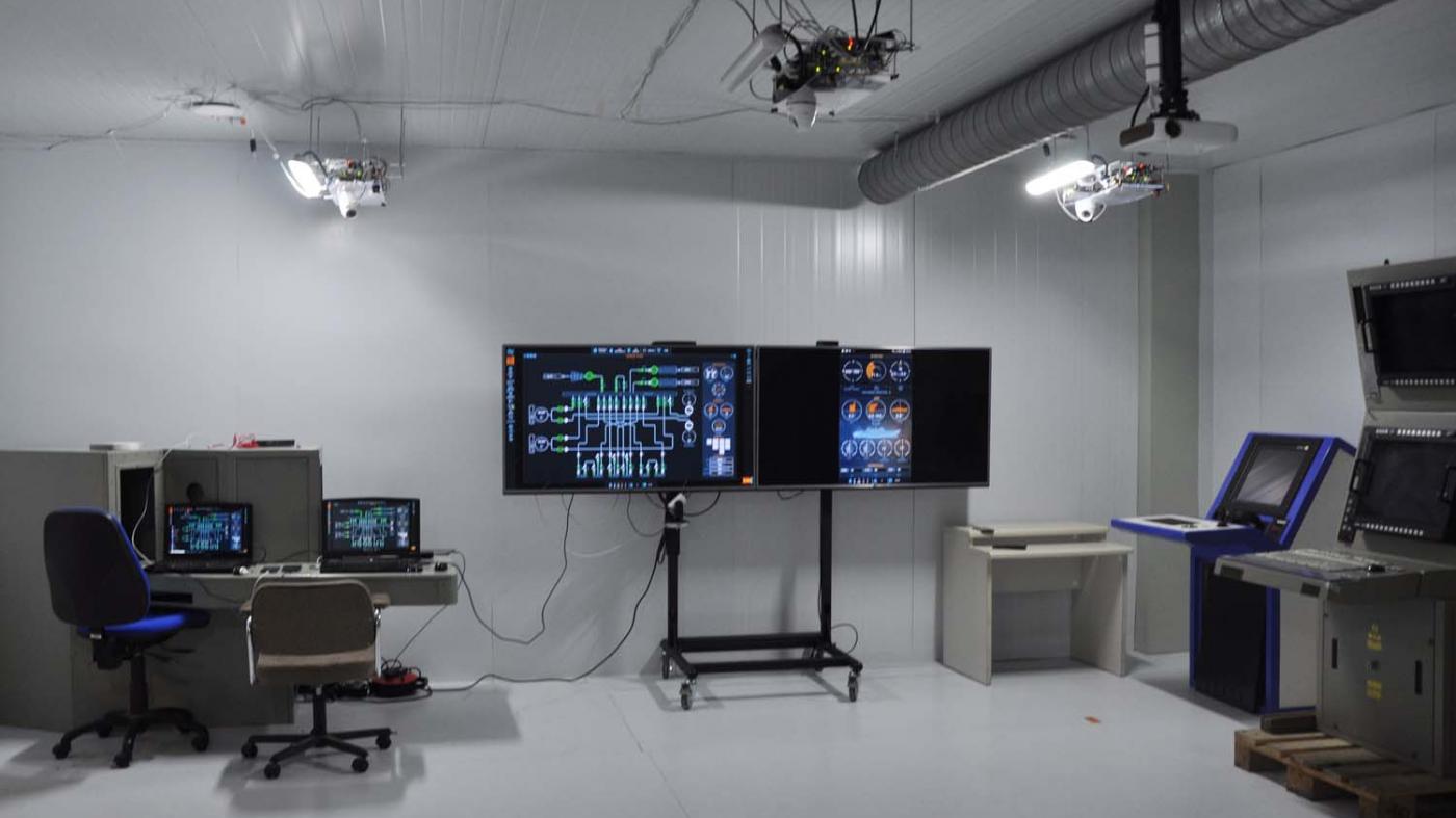 Sala que recrea a contorna virtual que permite simular o comportamento do sistema 