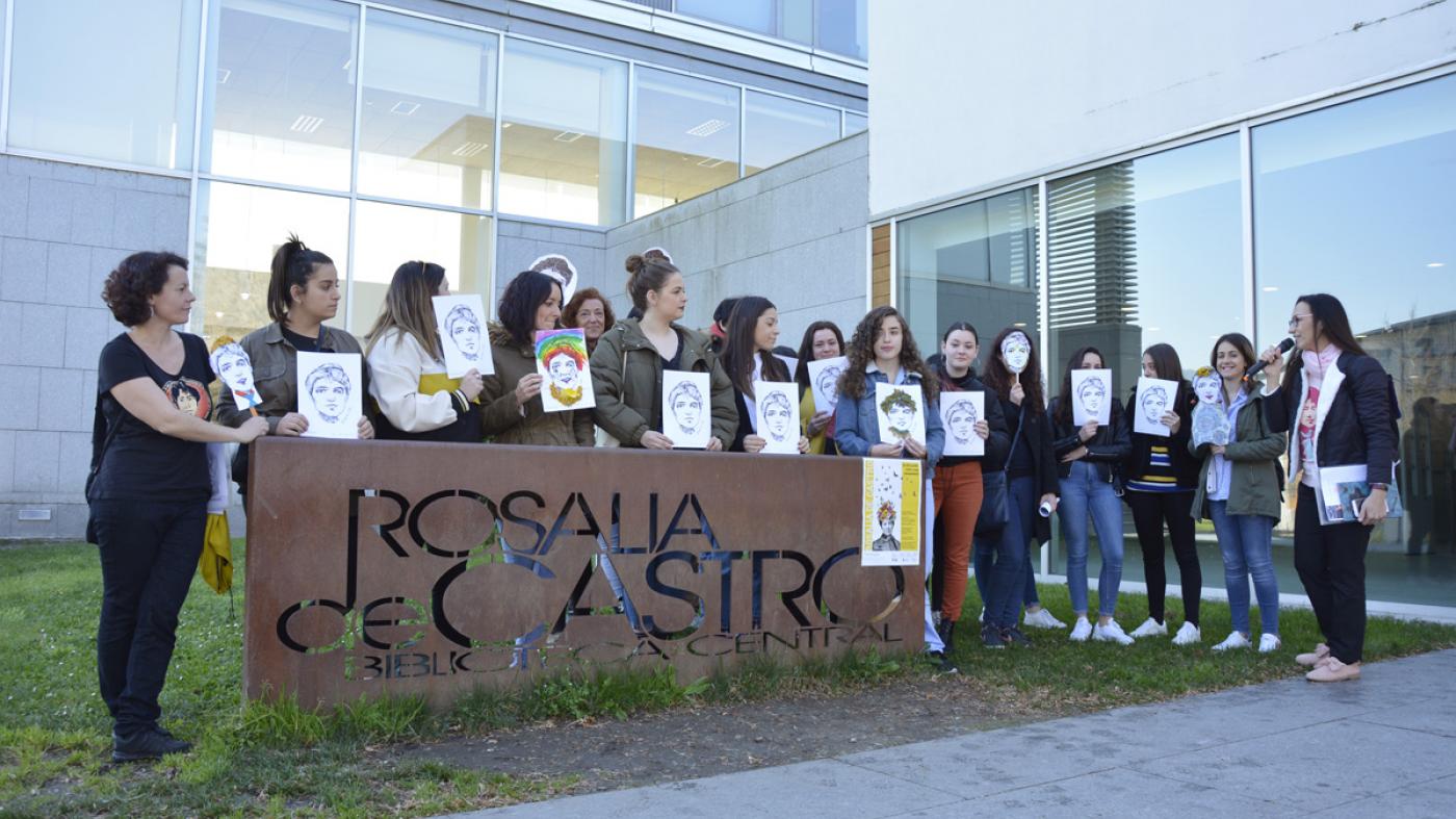 A imaxe e as palabras de Rosalía de Castro percorren o campus