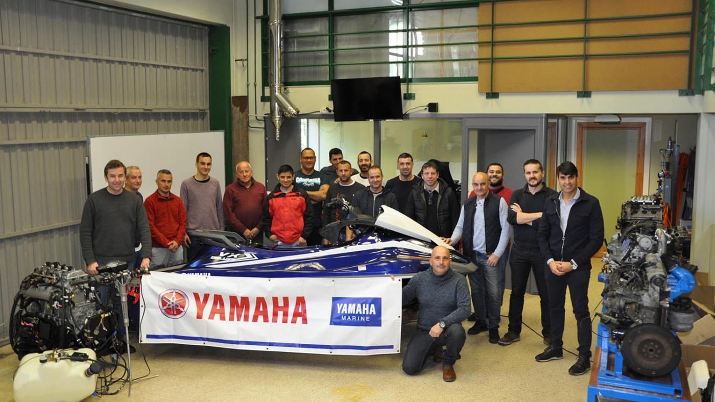 O persoal do servizo técnico oficial de Yamaha Motor España asiste a un curso no campus