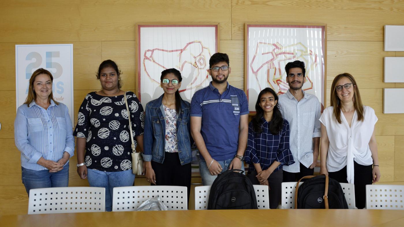 Cinco estudantes hindús abren a colaboración co  Anand International College of Engineering