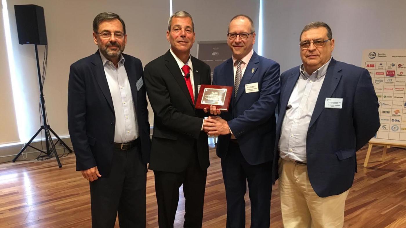 José Ignacio Armesto recibe en Madrid o premio anual da asociación ISA España
