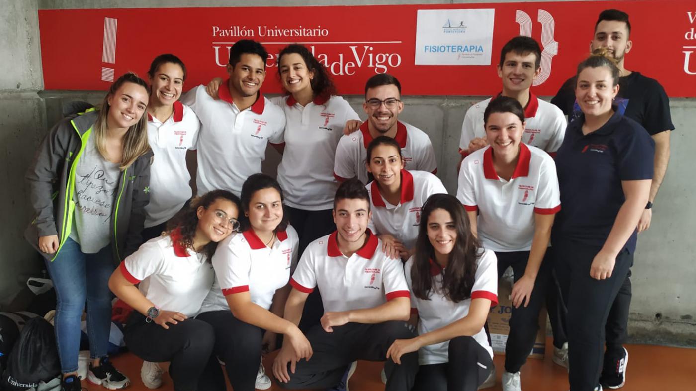 O alumnado de Fisioterapia pon en práctica os seus coñecementos no Medio Maratón Cidade de Pontevedra