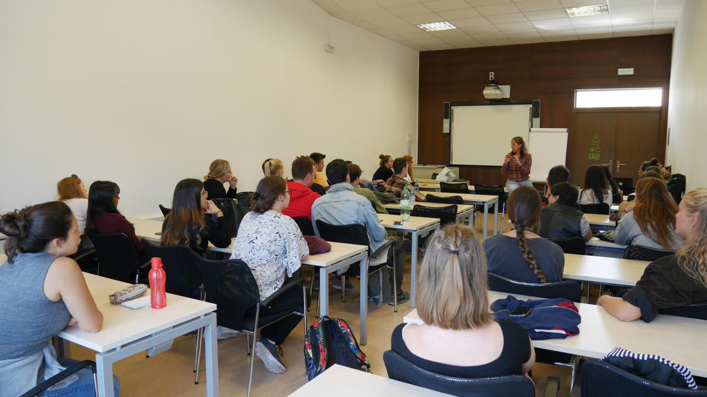 Alumnado alemán, francés e ourensán comparte un seminario sobre turismo