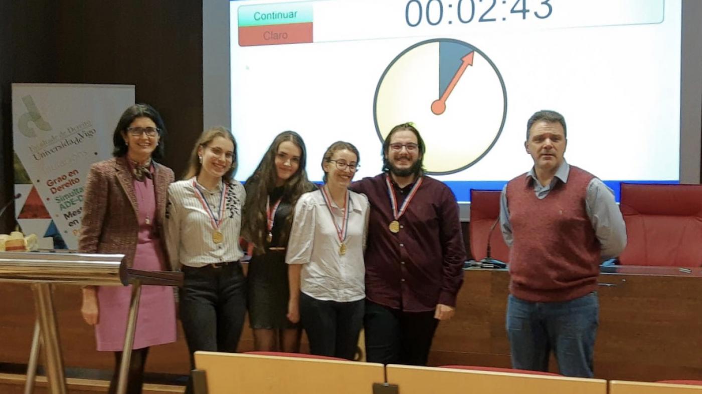 Los Becarios gañan a VII Liga de Debate da Universidade de Vigo 