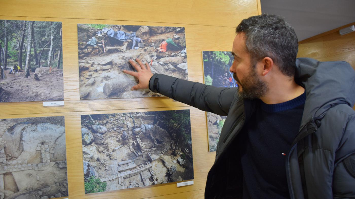 Unha exposición e unha charla pechan no campus o proxecto arqueolóxico de Santomé 