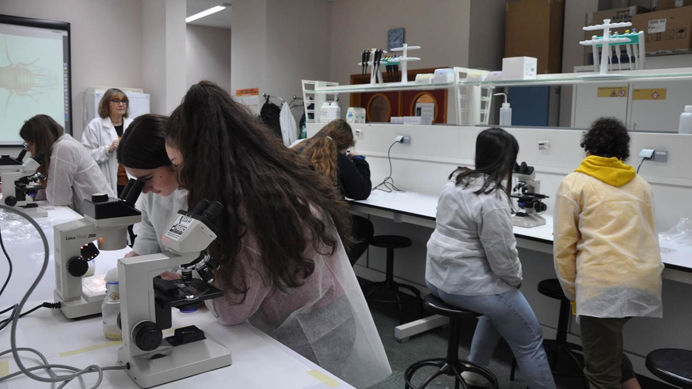 A Universidade abre as portas dos seus laboratorios ás científicas e tecnólogas do futuro