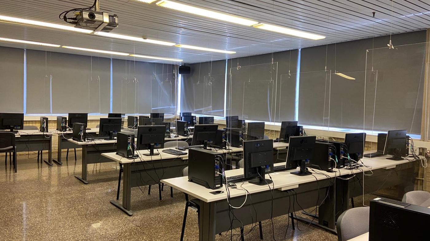 Máis de 70 aulas de informática dos tres campus, listas para o comezo das clases