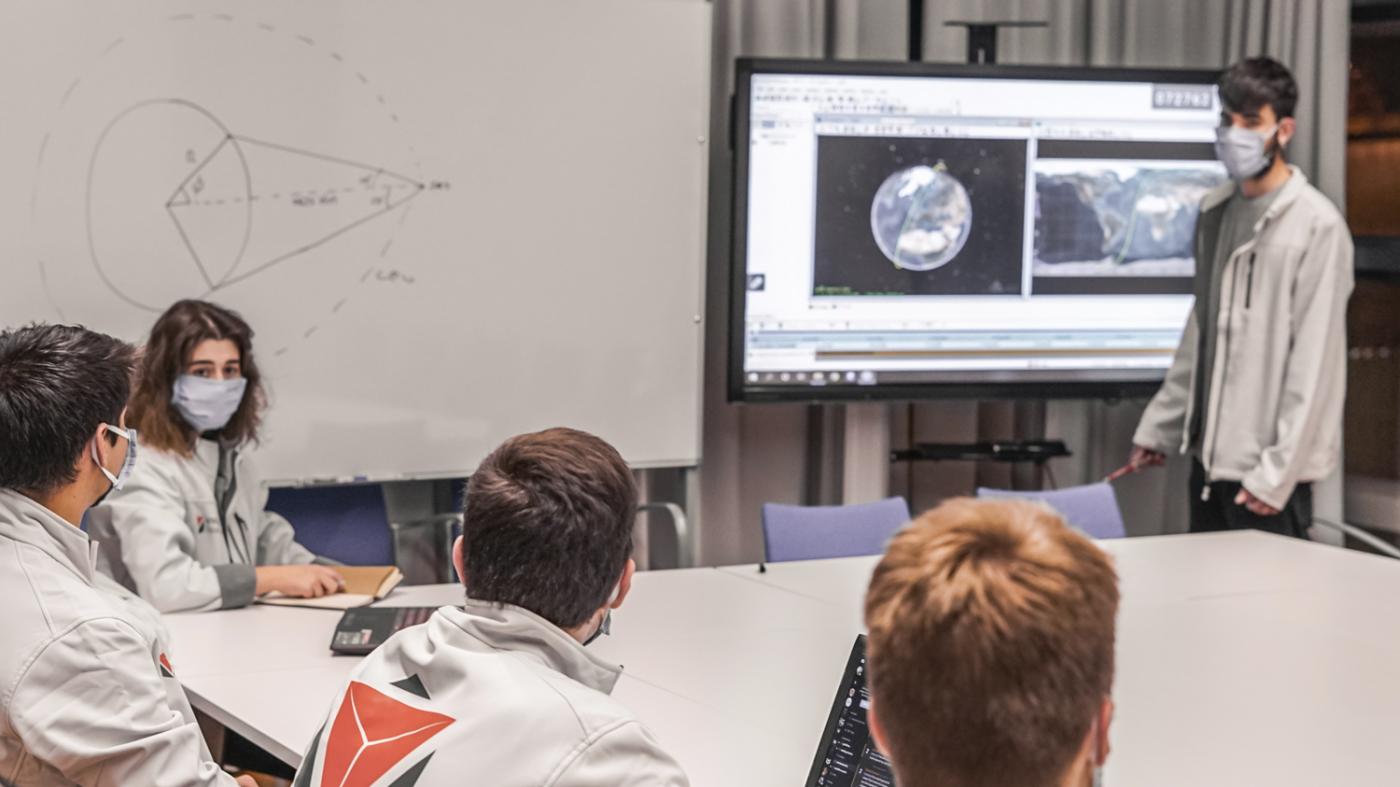 Unha vintena de estudantes crean UVigo SpaceLab co obxectivo de deseñar, fabricar e operar pequenos satélites e misións espaciais  