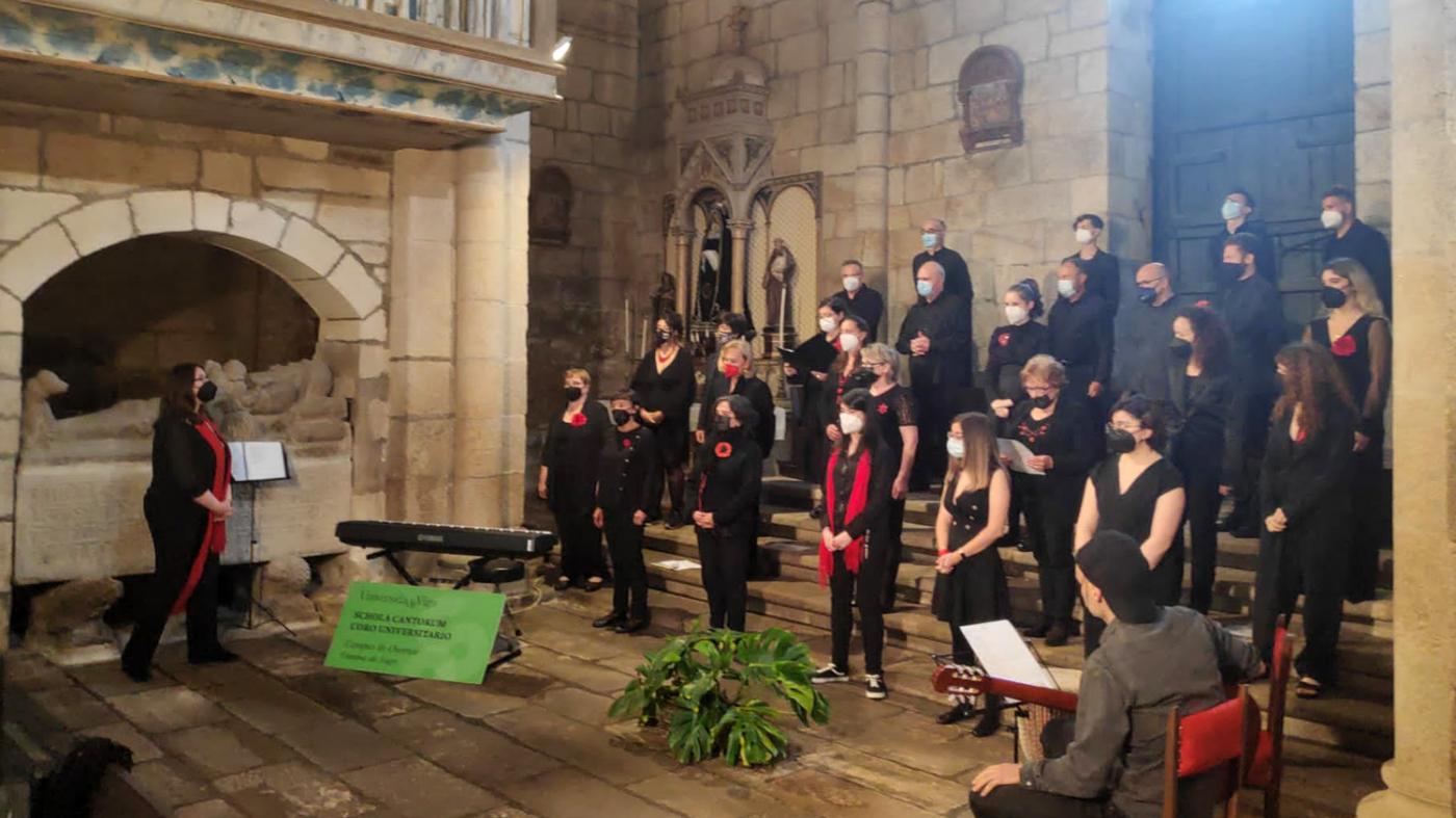 O coro do campus retoma as súas actuacións cun concerto na colexiata de Xunqueira de Ambía 