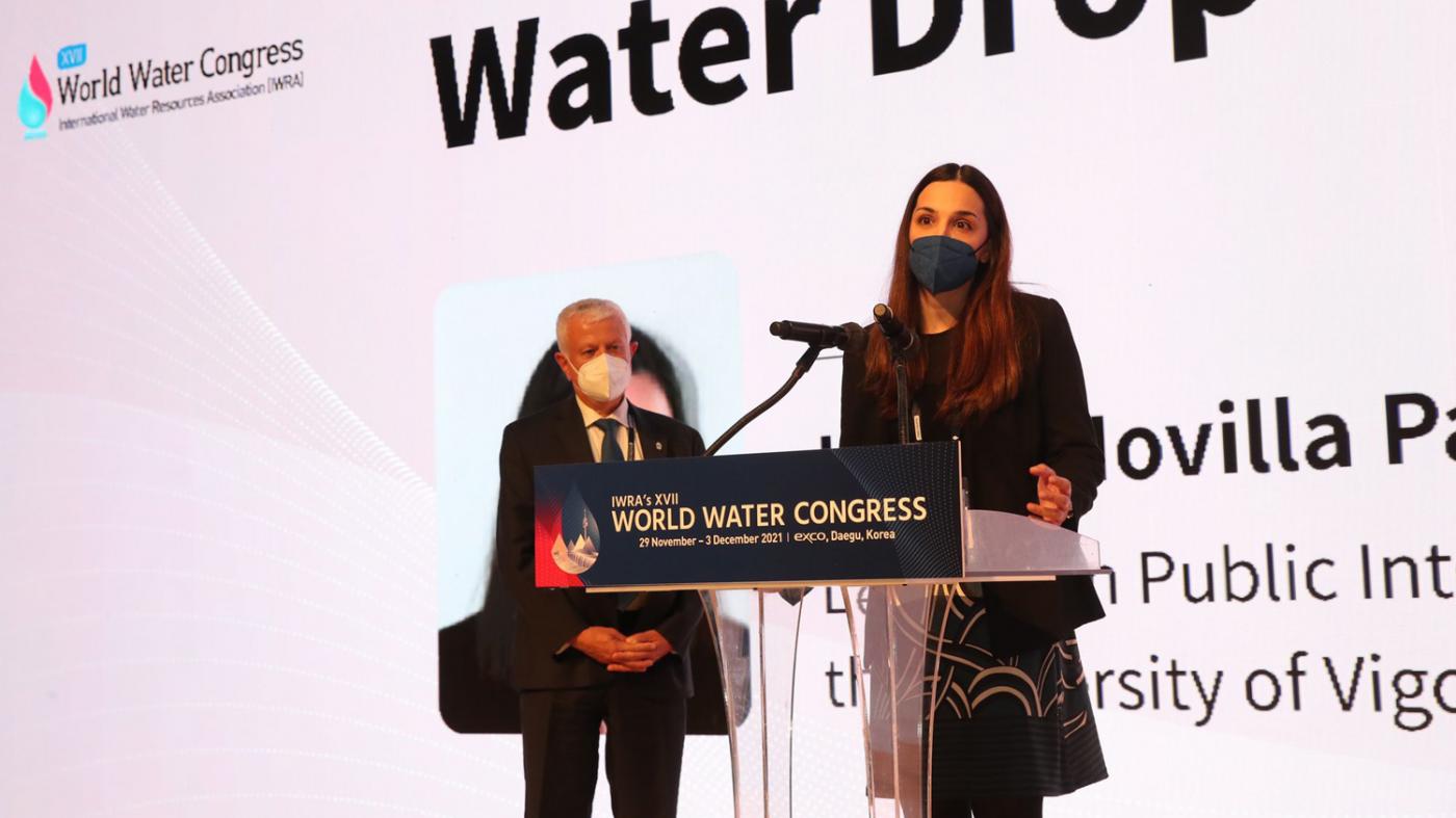 Laura Movilla recolle o premio Water Drop Award pola súa investigación sobre gobernanza de acuíferos transfronteirizos 