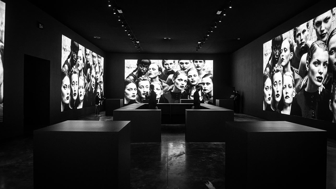 A exposición ‘Peter Lindbergh – Untold Stories’ colabora coa Facultade de Belas Artes no apoio a novos artistas