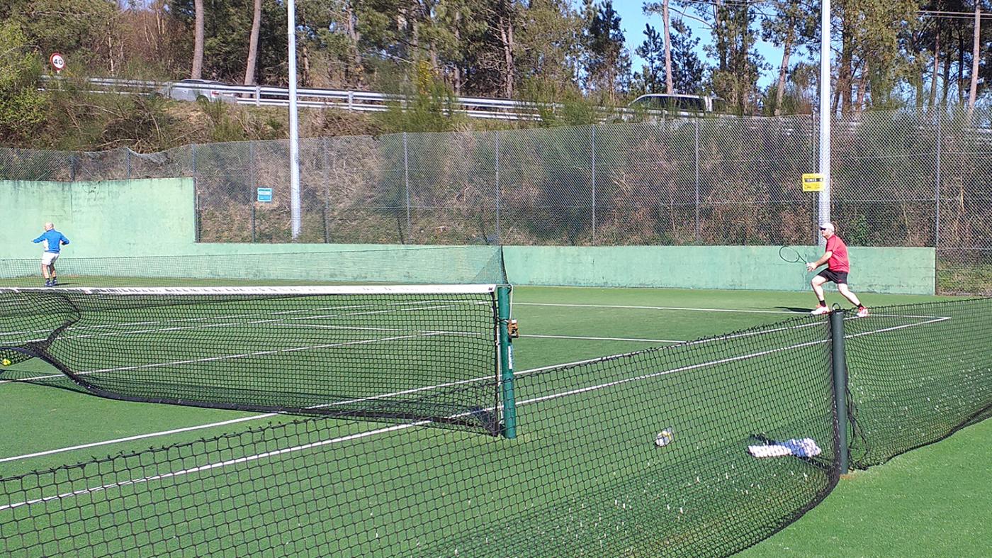 O equipo masculino A de tenis ascende á división ouro do Campionato Galego