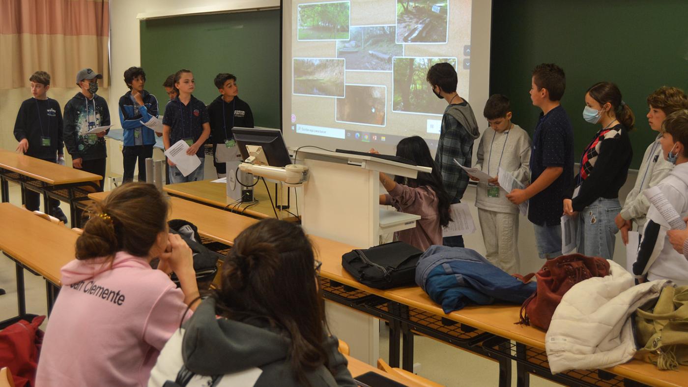 Estudantes do CEIP Espiñeira de Aldán presentan no campus o seu traballo nun proxecto europeo sobre escolas rurais