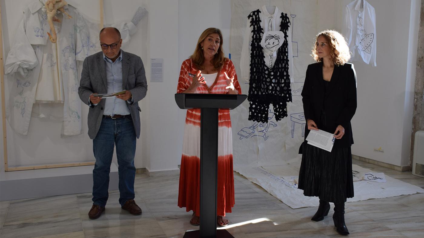 Nove creadoras e creadores formados en Esdemga reivindican nunha exposición o protagonismo do grafismo na moda