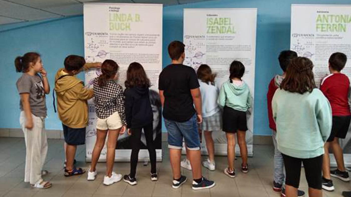 Unha trintena de centros educativos galegos acollerán este curso as exposicións de Exxperimenta en Feminino 