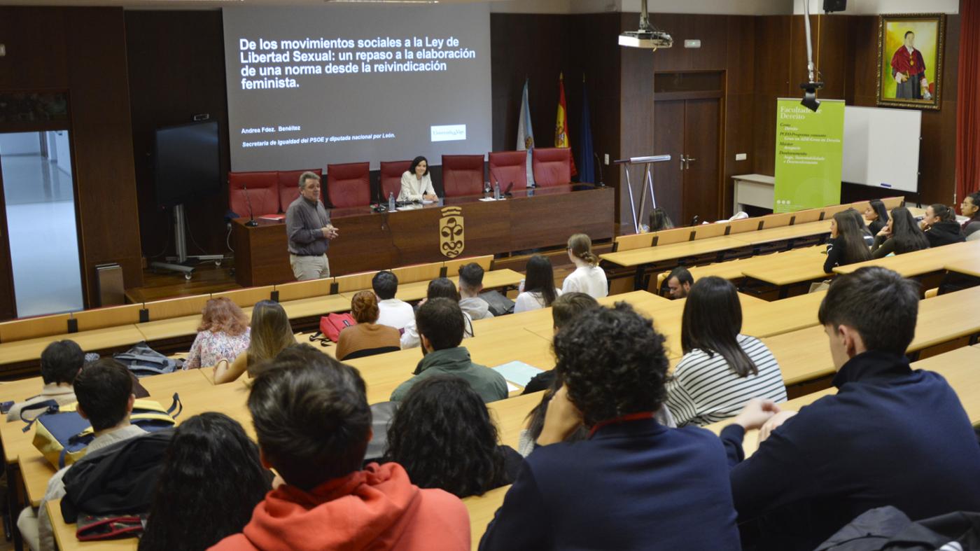 A secretaria de Igualdade do PSOE analiza co alumnado de Dereito a nova Lei de Liberdade Sexual