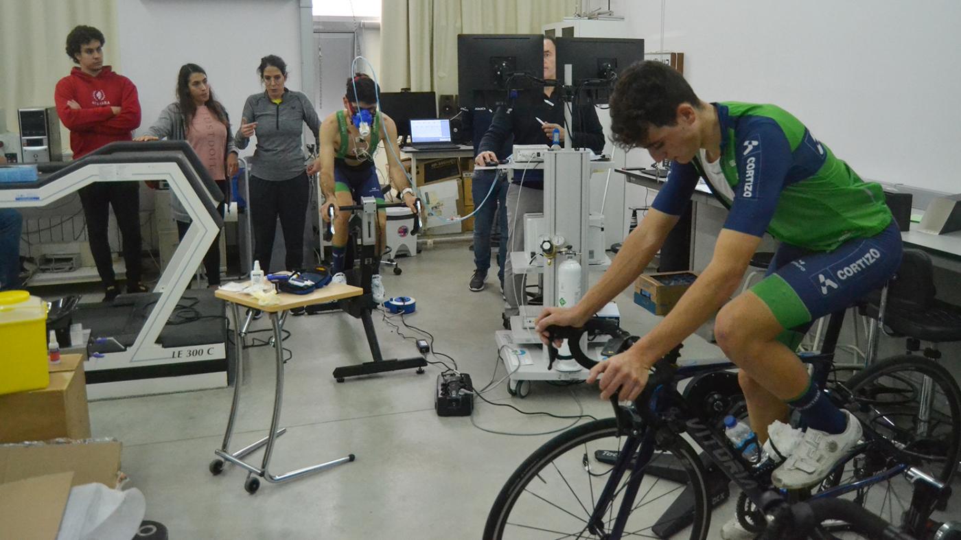 Investigadores de Ciencias da Educación e do Deporte definirán un plan de adestramento personalizado para os ciclistas do Padronés Cortizo