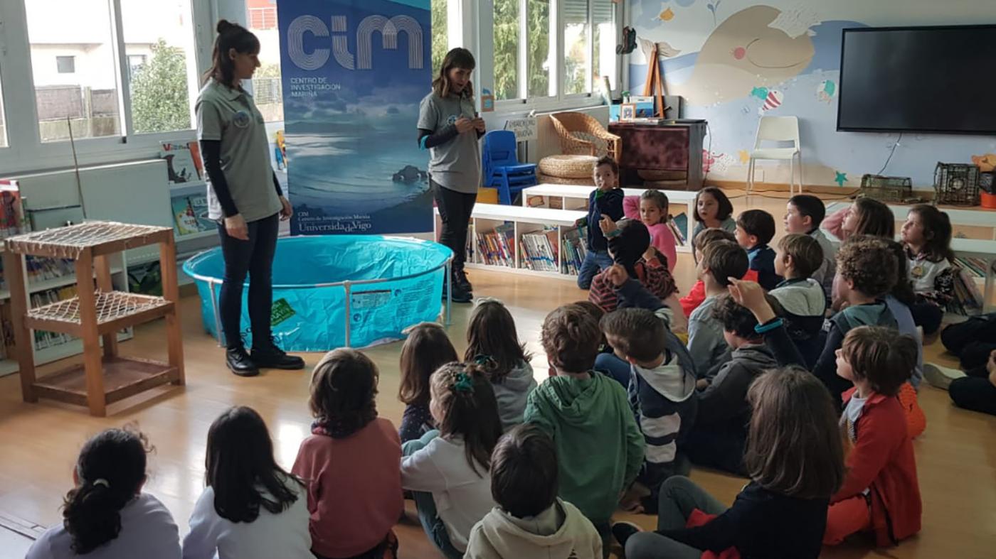 200 escolares do CEIP Ría de Vigo participan nunha feira científica sobre os océanos e a vida mariña