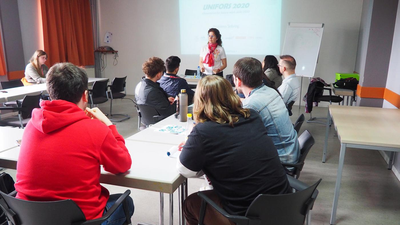 Docentes e estudantes da EE de Telecomunicación participan en Bélxica nun taller sobre competencias transversais