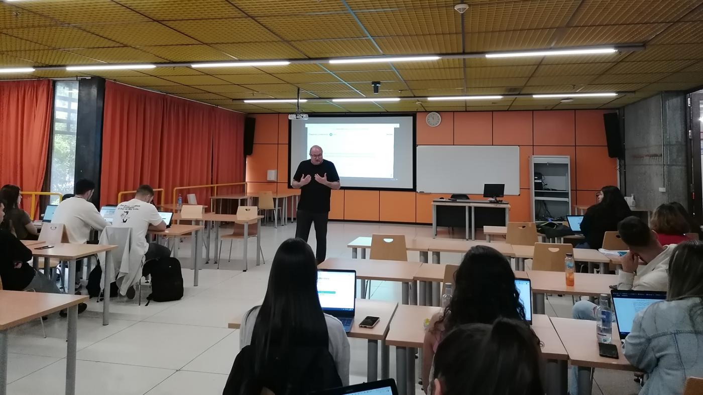 Os campus de Ourense e Vigo achéganse ao papel do alumnado como produtores de coñecemento a través de prácticas dixitais abertas