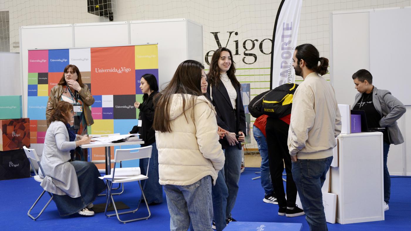 A Feira EmpregoInCampus Ourense xunta a arredor de 400 estudantes e 70 empresas e institucións