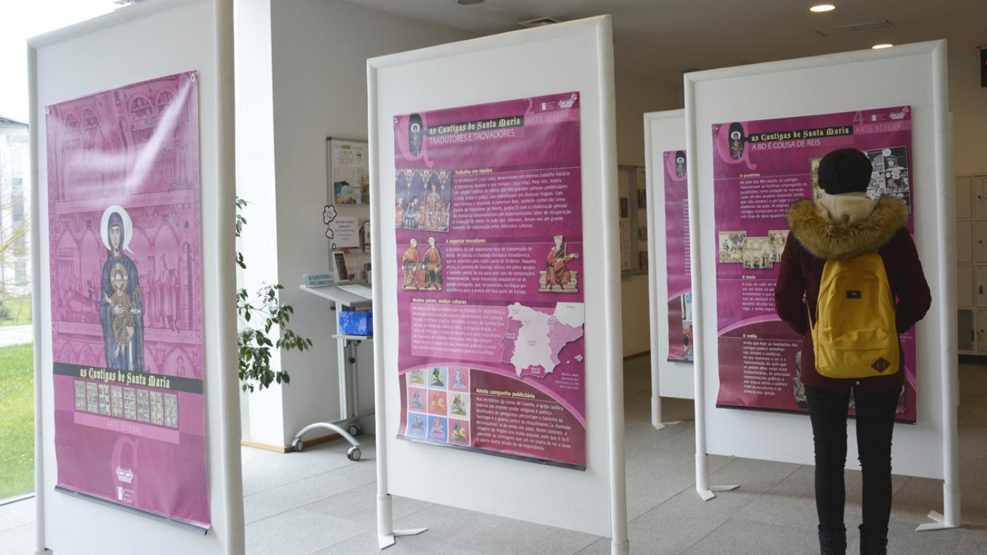 A mostra está promovida pola Asociación Cultural BDBanda coa colaboración da Associaçom Galega da Língua Agal