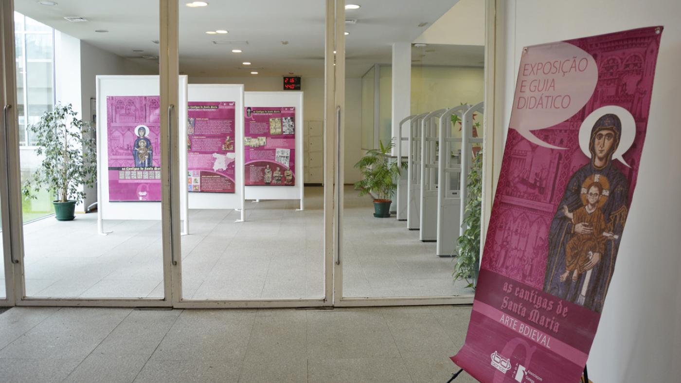Ata o día 23 de marzo a mostra estará na entrada da Biblioteca Rosalía de Castro do campus