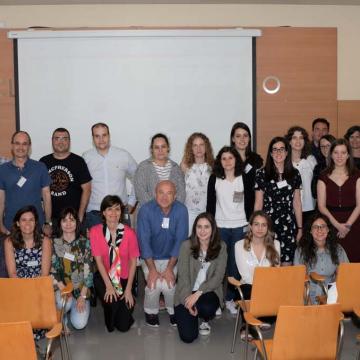 Foto de grupo das e dos investigadores que participaron na xornada 