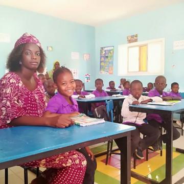 As horas na biblioteca transfórmanse en diñeiro para unha escola en Senegal