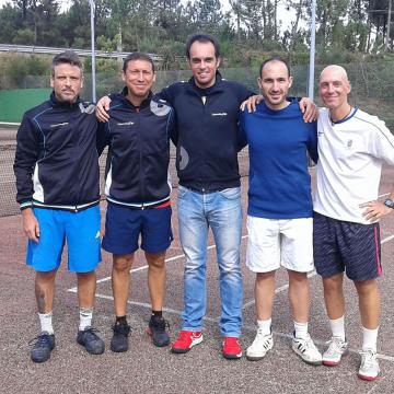 O equipo universitario de tenis +35 cae nos cuartos de final do Campionato Galego