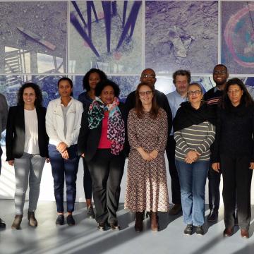 Foto de familia da delegación caboverdiana con representantes da Universidade de Vigo 