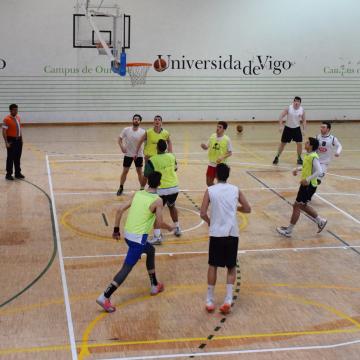 A fase final das ligas da Universidade de Vigo reúne en Ourense a máis de 250 deportistas