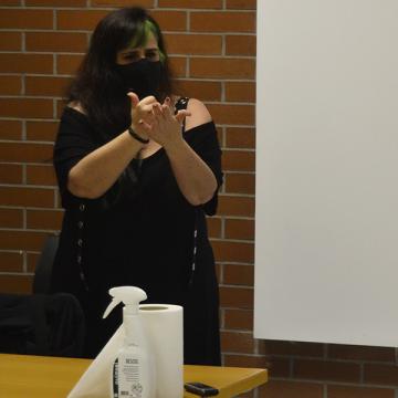 A formación en lingua de signos aséntase no campus pese ás dificultades que implica a pandemia