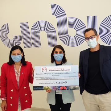 Acto de entrega de cheque da Fundación Española contra a Hipertensión Pulmonar