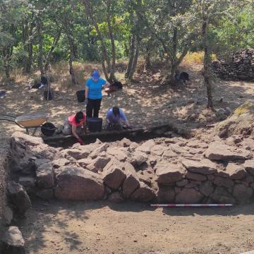 Alumnado de Historia participa nas escavacións do castro do Alto de Acea
