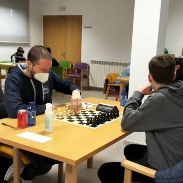 Dúas vitorias e un empate para os equipos de xadrez do campus 
