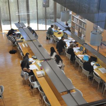 A Biblioteca Universitaria inicia o seu horario de apertura especial para preparar os exames