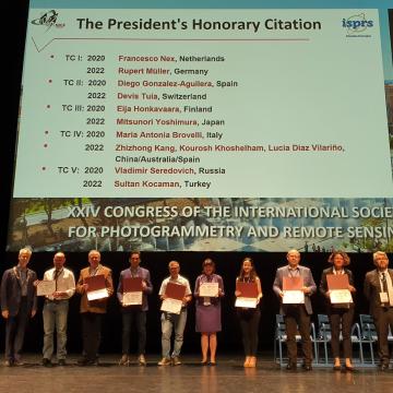 A investigadora Lucía Díaz Vilariño recibe a distinción ISPRS President’s Honorary Citation