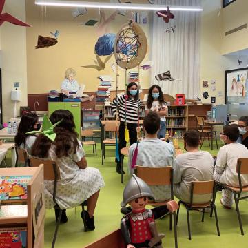 Alumnado de Enxeñaría Biomédica comparte experimentos coas nenas e nenos hospitalizados no Álvaro Cunqueiro