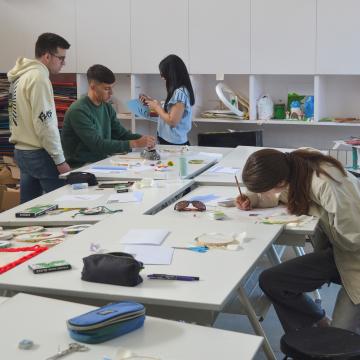 O alumnado de Ciencias da Educación e do Deporte explora as conexións entre as artes plásticas e as ciencias naturais