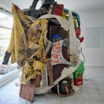 Os residuos urbanos convértense en material artístico nunha exposición