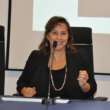 A eurodiputada Ana Miranda no salón de actos da Facultade de Filoloxía e Tradución